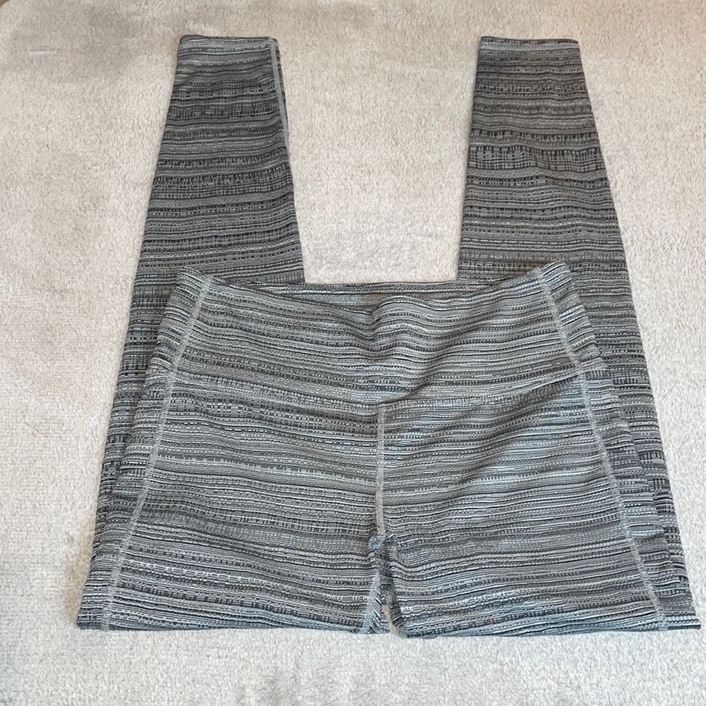 ATHLETA Grey & Black Specked Athletic Leggings Size Medium